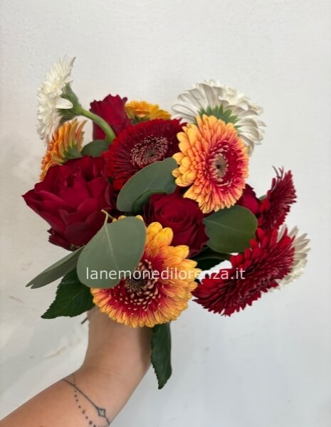 Bouquet di rose rosse e gerbere
